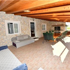 3 Bedroom Villa with Pool & Tennis Court near Sinj, sleeps 8